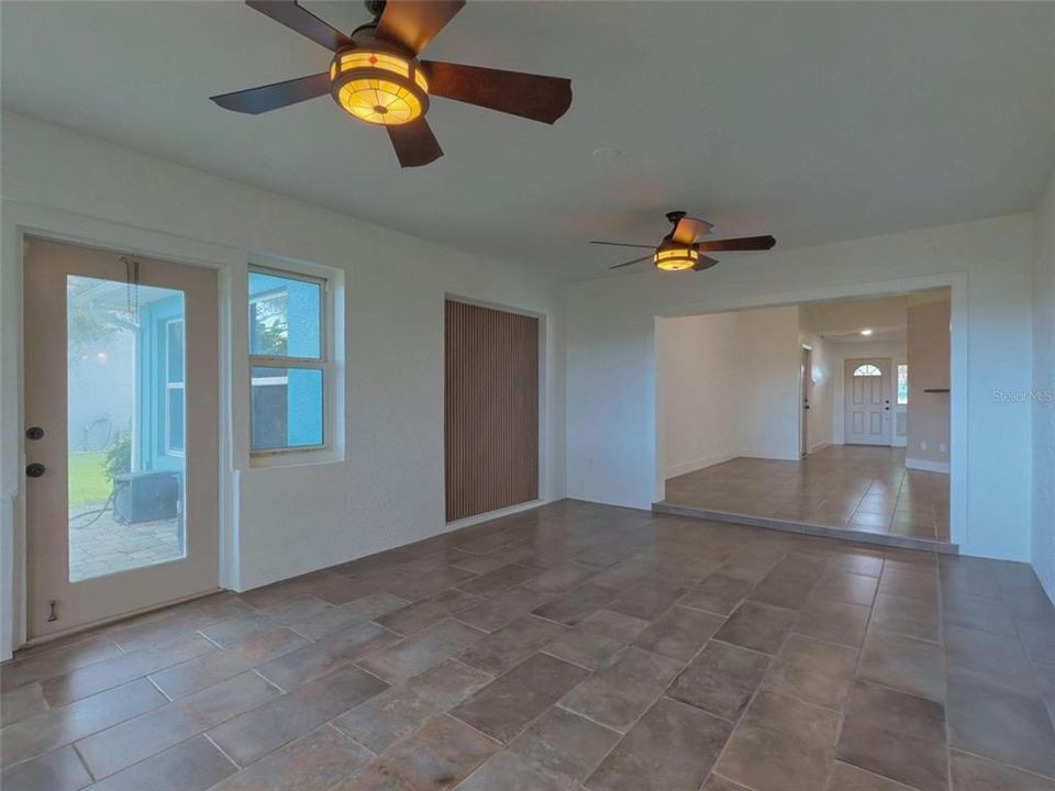 For Sale: $445,000 (3 beds, 2 baths, 1711 Square Feet)