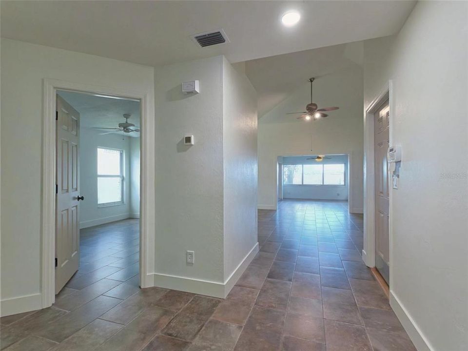 For Sale: $445,000 (3 beds, 2 baths, 1711 Square Feet)