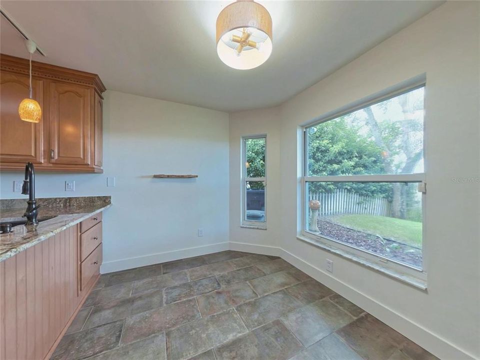 For Sale: $445,000 (3 beds, 2 baths, 1711 Square Feet)