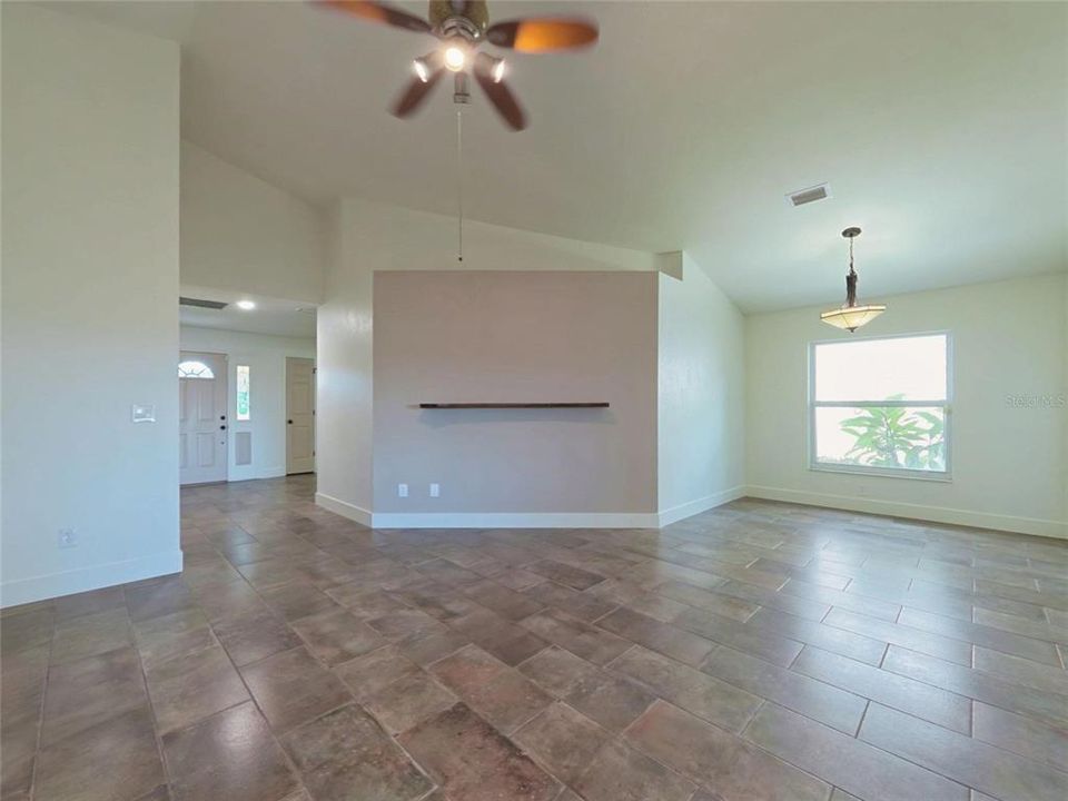 For Sale: $445,000 (3 beds, 2 baths, 1711 Square Feet)