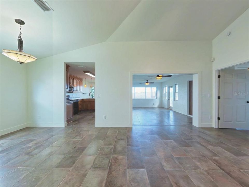 For Sale: $445,000 (3 beds, 2 baths, 1711 Square Feet)