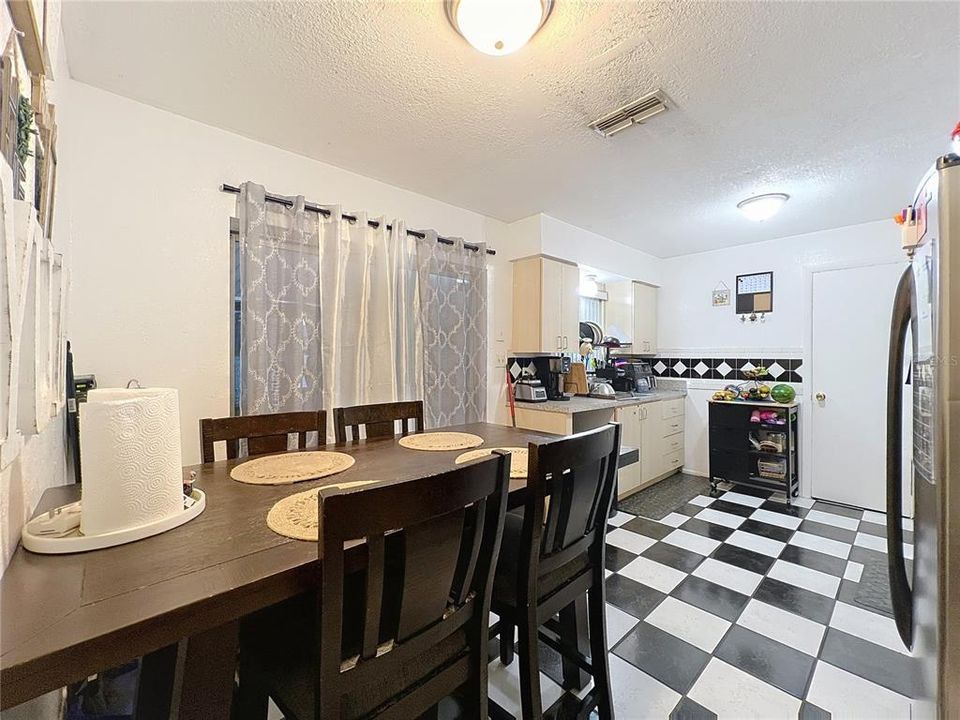 For Rent: $2,000 (3 beds, 2 baths, 1312 Square Feet)