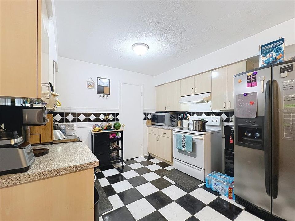 For Rent: $2,000 (3 beds, 2 baths, 1312 Square Feet)