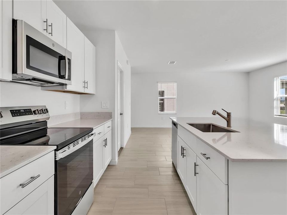 For Rent: $2,950 (4 beds, 2 baths, 1870 Square Feet)