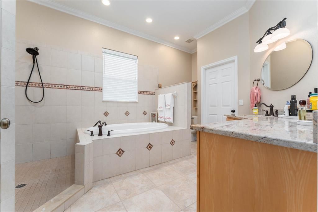 For Sale: $599,000 (3 beds, 2 baths, 2414 Square Feet)