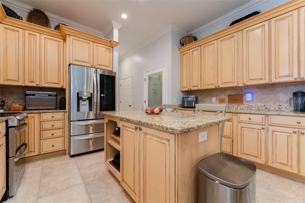 For Sale: $599,000 (3 beds, 2 baths, 2414 Square Feet)