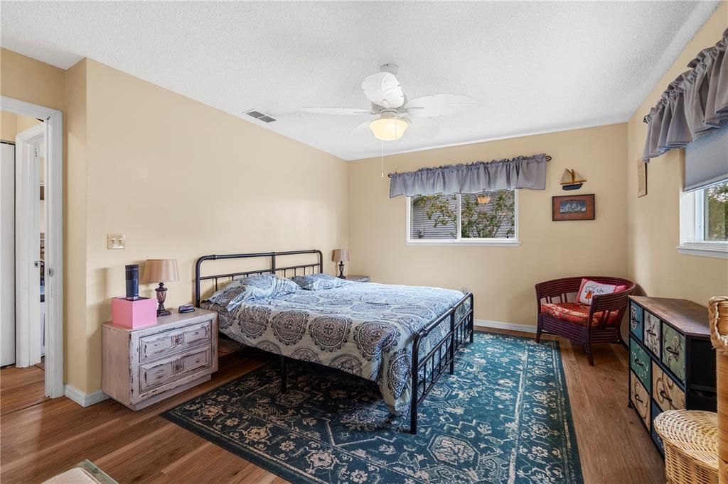 For Sale: $205,999 (2 beds, 2 baths, 1250 Square Feet)