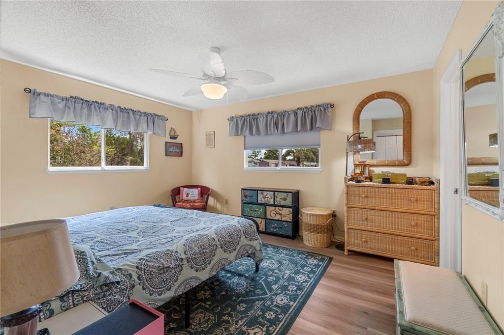 For Sale: $205,999 (2 beds, 2 baths, 1250 Square Feet)