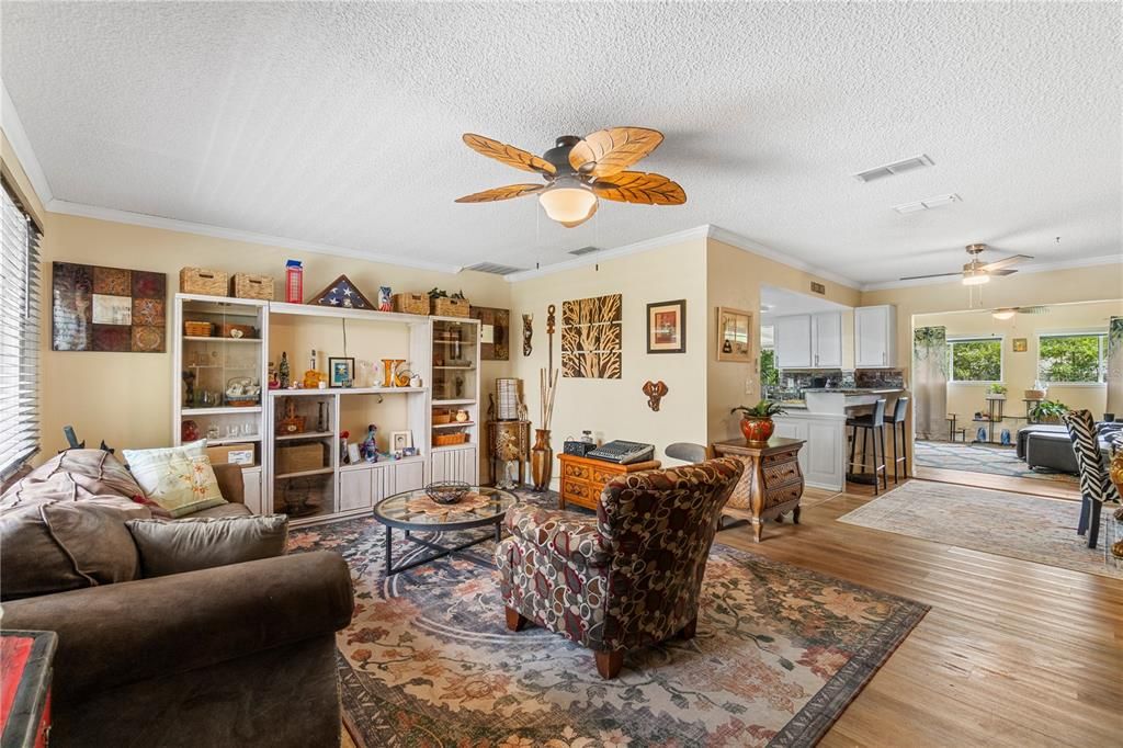 For Sale: $205,999 (2 beds, 2 baths, 1250 Square Feet)