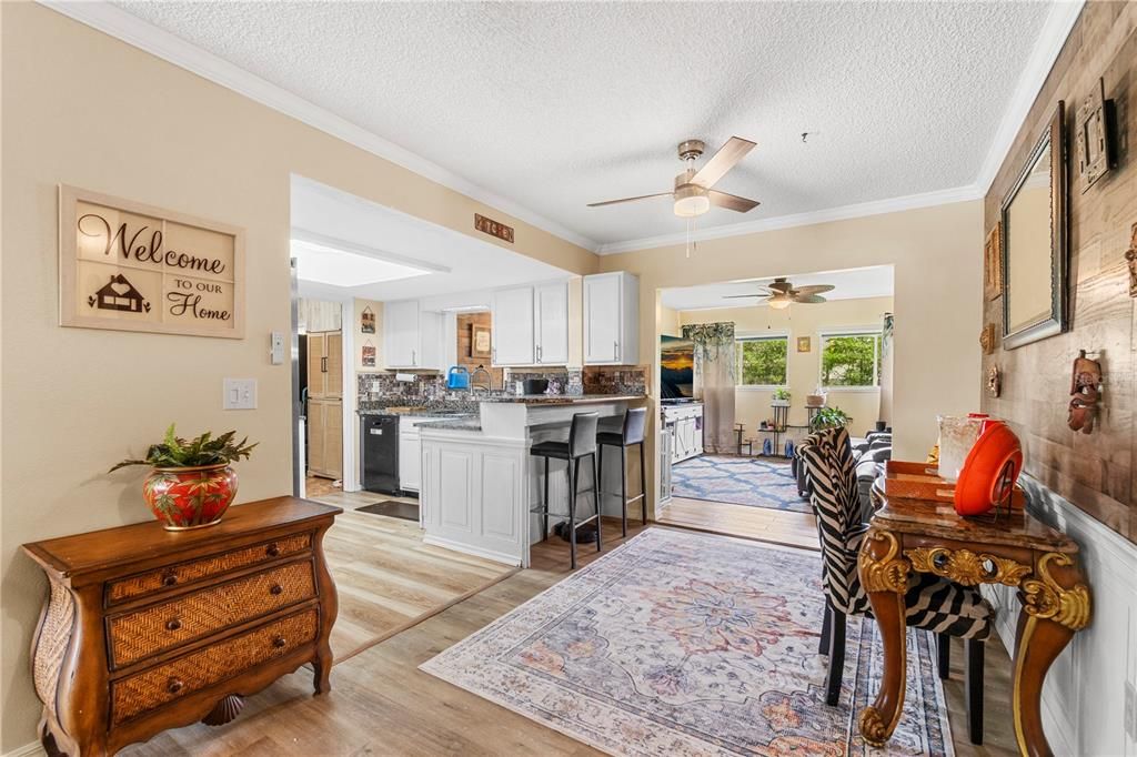 For Sale: $205,999 (2 beds, 2 baths, 1250 Square Feet)