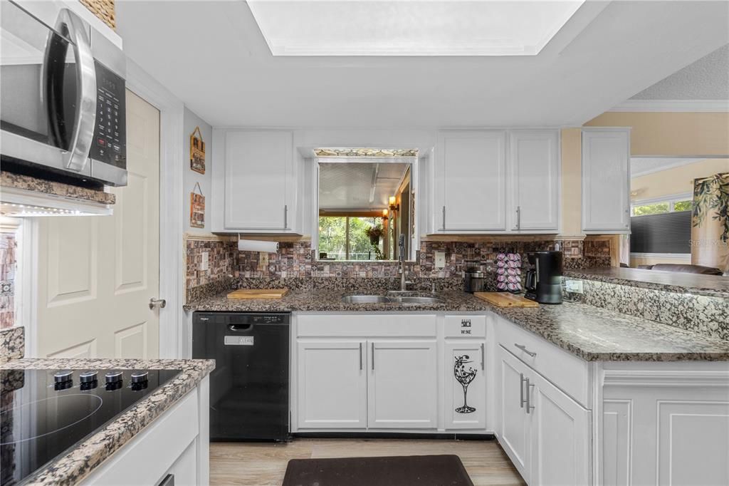 For Sale: $205,999 (2 beds, 2 baths, 1250 Square Feet)