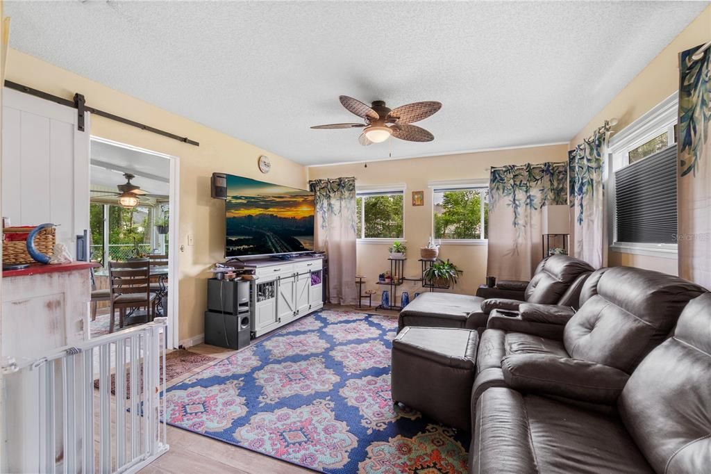 For Sale: $205,999 (2 beds, 2 baths, 1250 Square Feet)