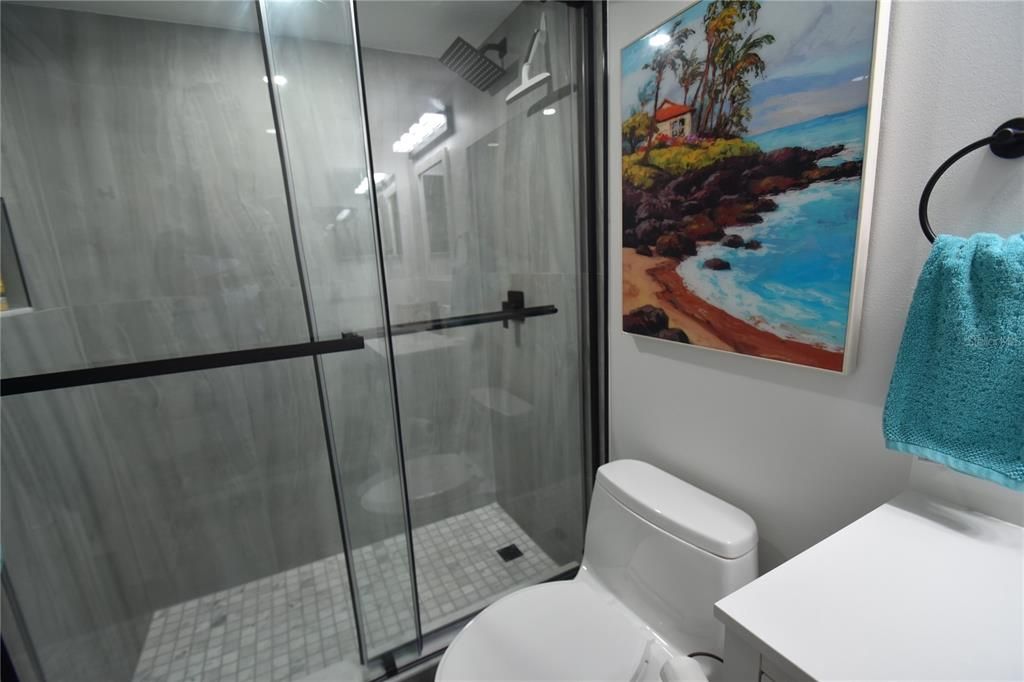For Sale: $289,000 (1 beds, 1 baths, 971 Square Feet)