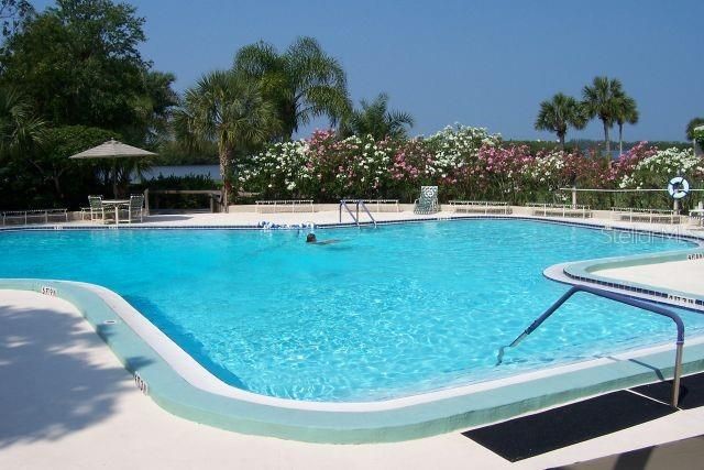 For Sale: $289,000 (1 beds, 1 baths, 971 Square Feet)