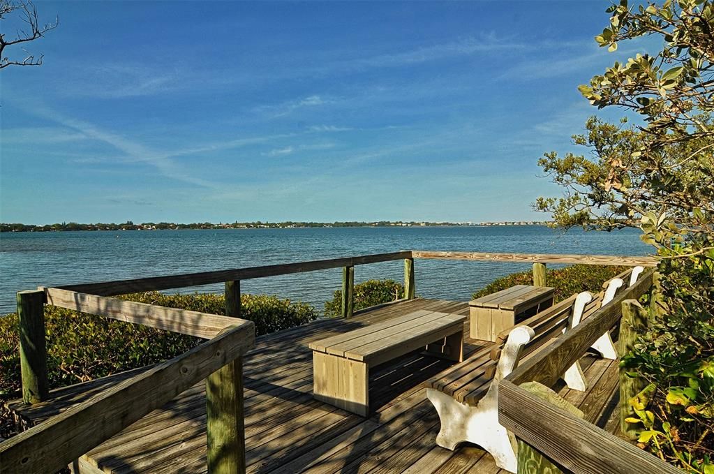 For Sale: $289,000 (1 beds, 1 baths, 971 Square Feet)