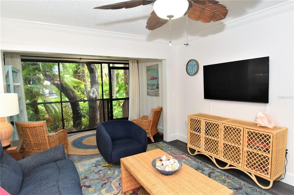 For Sale: $289,000 (1 beds, 1 baths, 971 Square Feet)