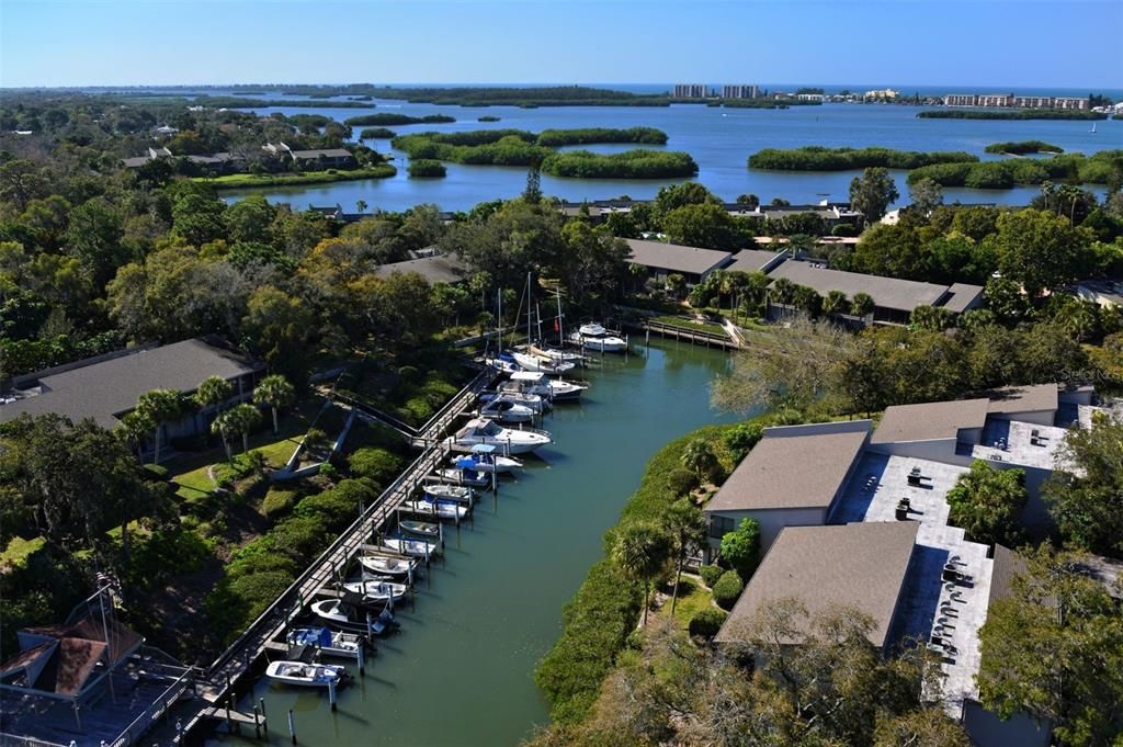 For Sale: $289,000 (1 beds, 1 baths, 971 Square Feet)