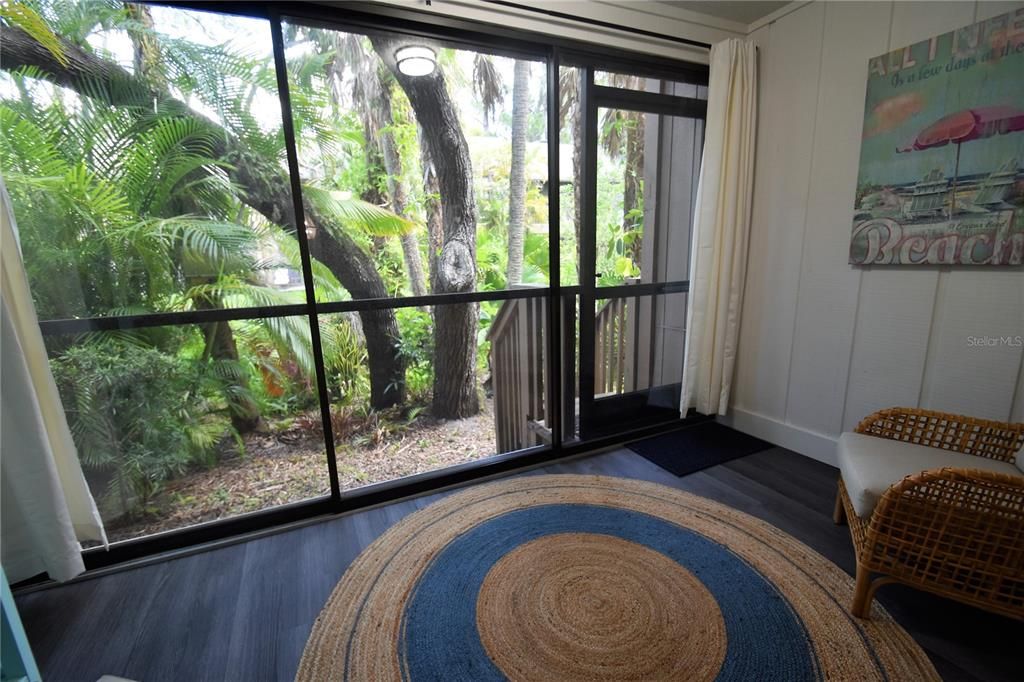 For Sale: $289,000 (1 beds, 1 baths, 971 Square Feet)