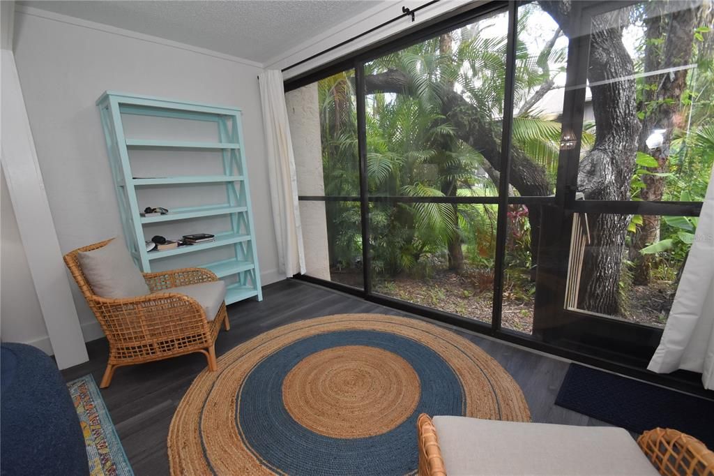 For Sale: $289,000 (1 beds, 1 baths, 971 Square Feet)