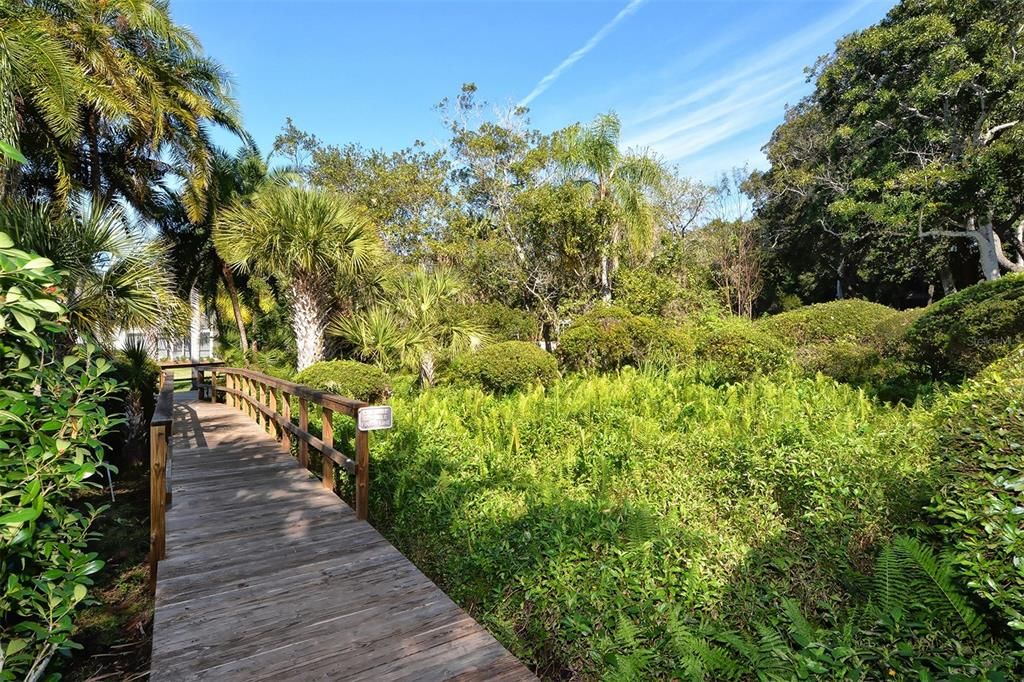 For Sale: $289,000 (1 beds, 1 baths, 971 Square Feet)