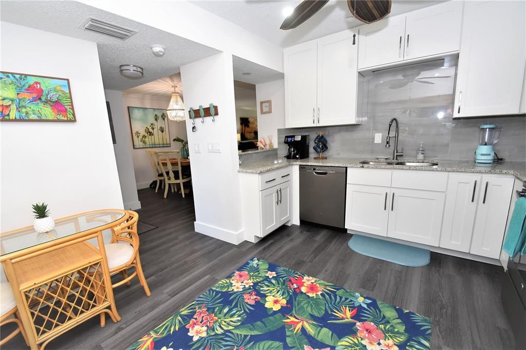 For Sale: $289,000 (1 beds, 1 baths, 971 Square Feet)