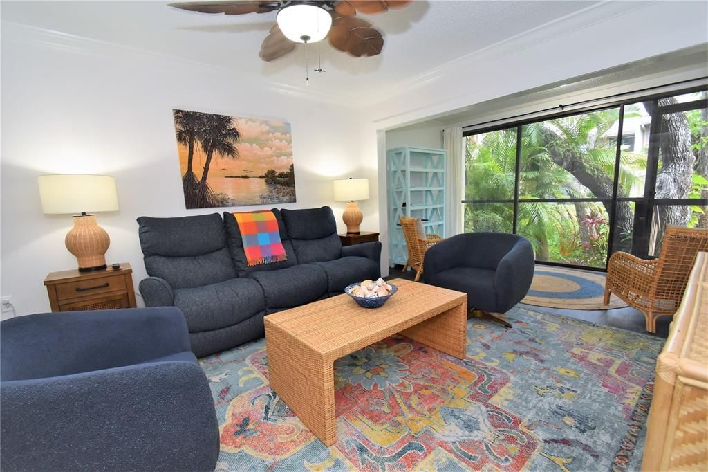 For Sale: $289,000 (1 beds, 1 baths, 971 Square Feet)