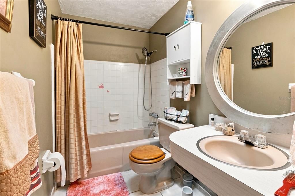 For Sale: $279,900 (4 beds, 2 baths, 1850 Square Feet)