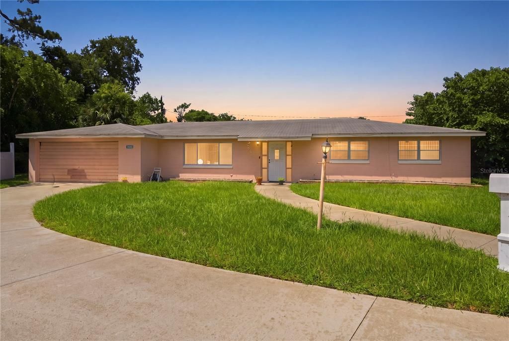 For Sale: $279,900 (4 beds, 2 baths, 1850 Square Feet)