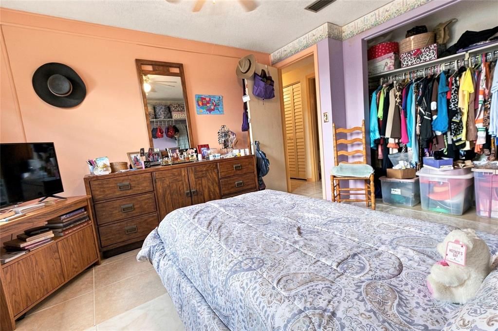 For Sale: $279,900 (4 beds, 2 baths, 1850 Square Feet)