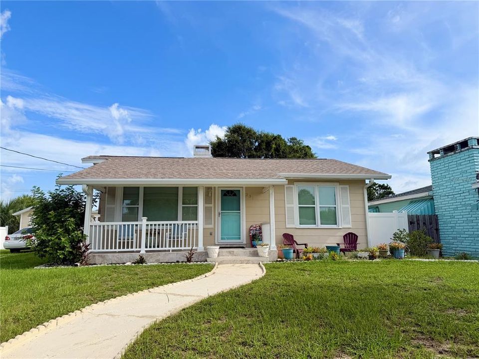 For Rent: $2,500 (3 beds, 2 baths, 1020 Square Feet)