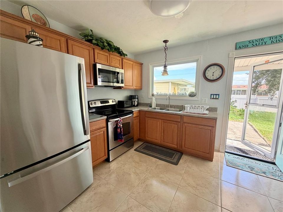 For Rent: $2,500 (3 beds, 2 baths, 1020 Square Feet)