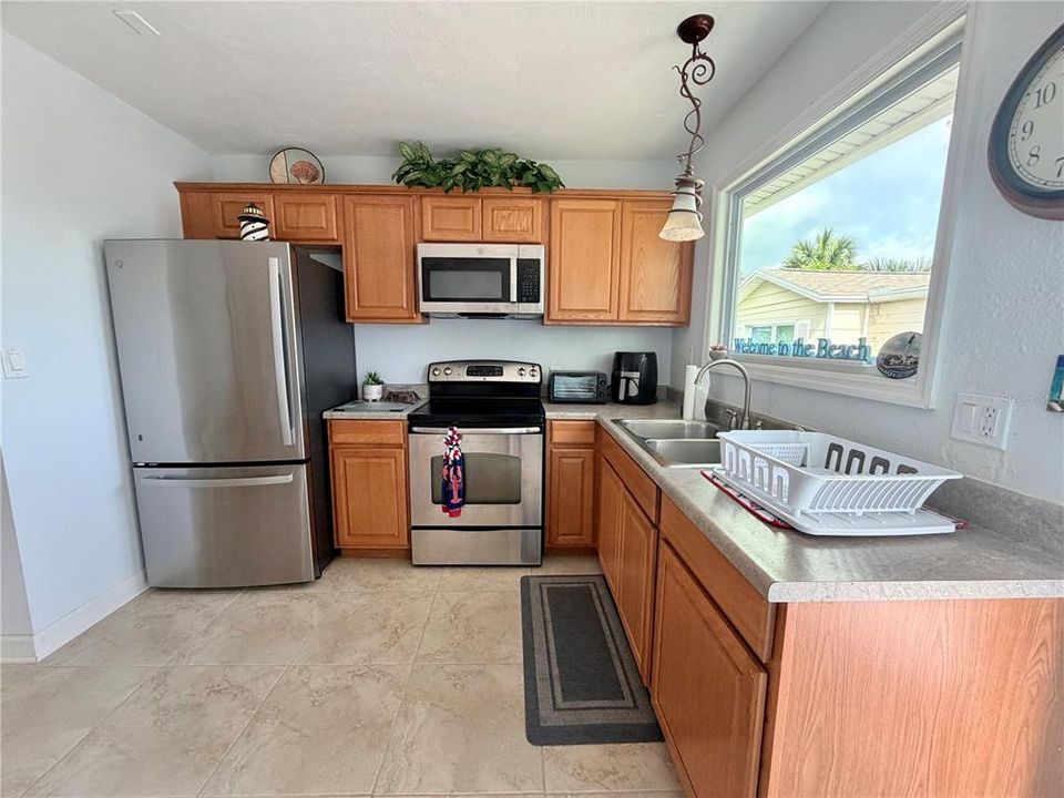 For Rent: $2,500 (3 beds, 2 baths, 1020 Square Feet)