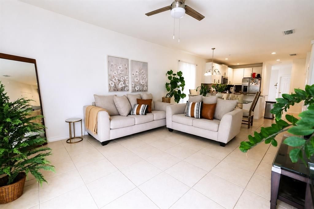 En Venta: $360,000 (3 camas, 2 baños, 1424 Pies cuadrados)