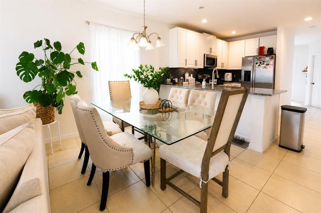En Venta: $360,000 (3 camas, 2 baños, 1424 Pies cuadrados)