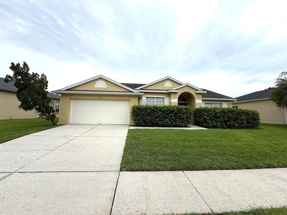 For Rent: $2,200 (4 beds, 2 baths, 2114 Square Feet)