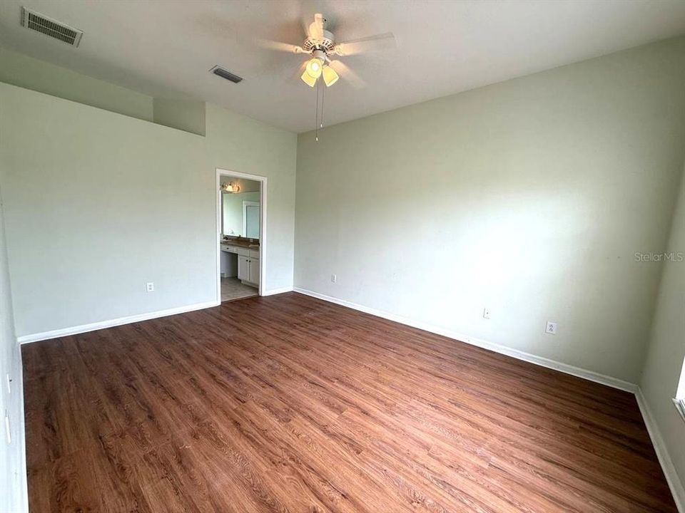 For Rent: $2,200 (4 beds, 2 baths, 2114 Square Feet)