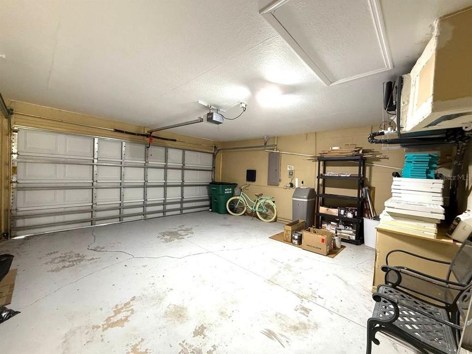 For Rent: $2,200 (4 beds, 2 baths, 2114 Square Feet)