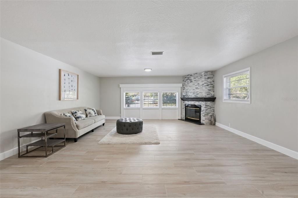 For Sale: $610,000 (5 beds, 3 baths, 2817 Square Feet)