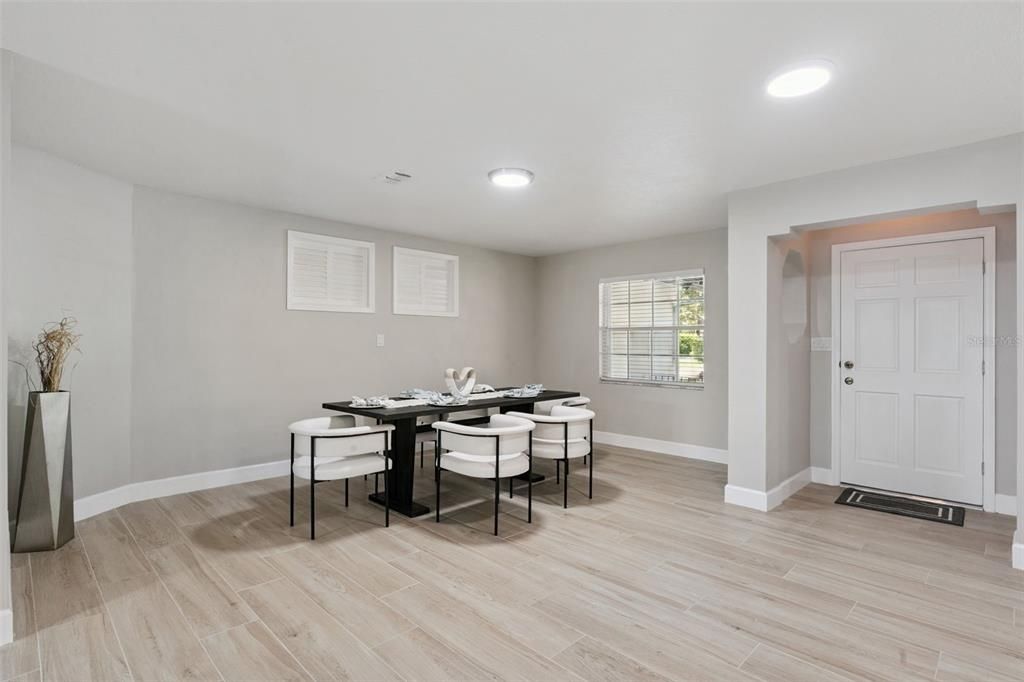 For Sale: $610,000 (5 beds, 3 baths, 2817 Square Feet)