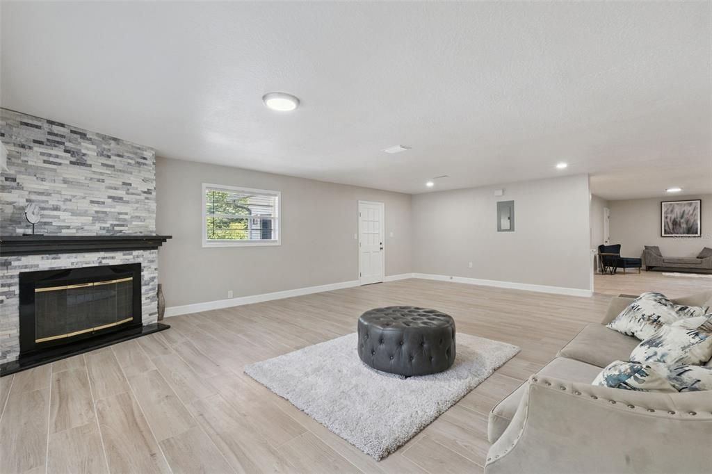 For Sale: $610,000 (5 beds, 3 baths, 2817 Square Feet)