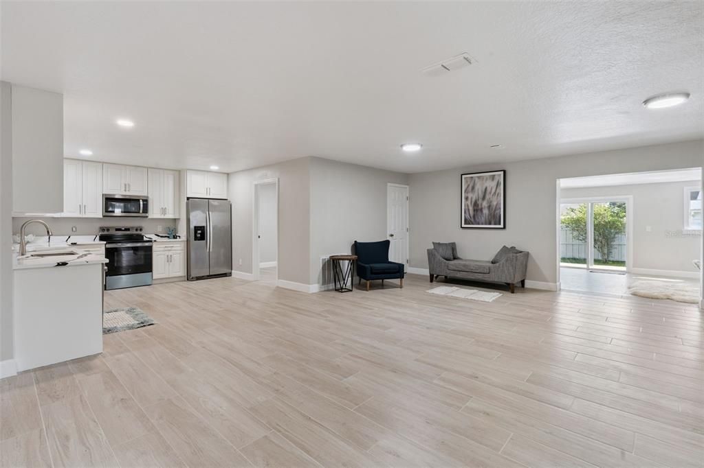 For Sale: $610,000 (5 beds, 3 baths, 2817 Square Feet)