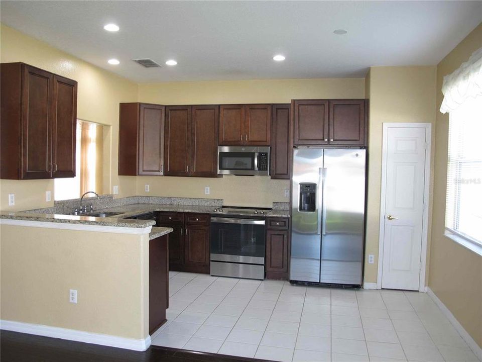 For Rent: $3,000 (4 beds, 2 baths, 2452 Square Feet)