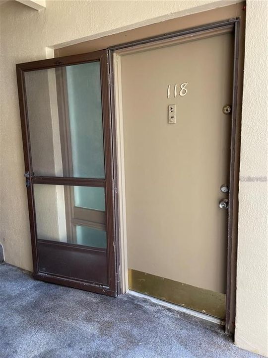 For Rent: $1,350 (1 beds, 1 baths, 607 Square Feet)