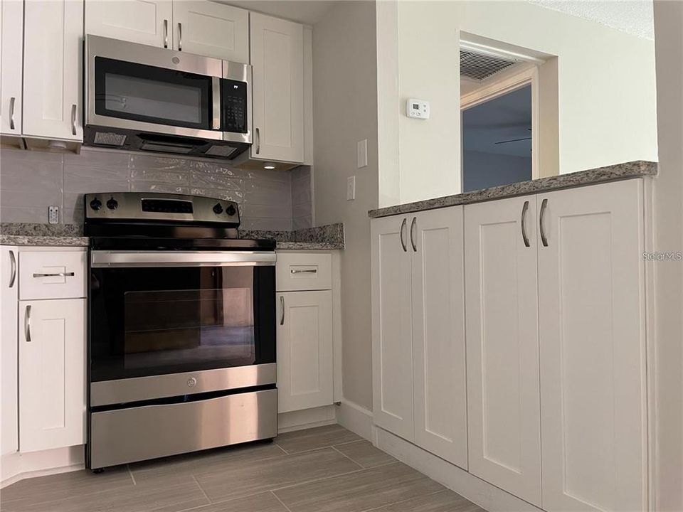 For Rent: $1,350 (1 beds, 1 baths, 607 Square Feet)