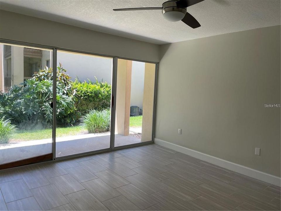 For Rent: $1,350 (1 beds, 1 baths, 607 Square Feet)