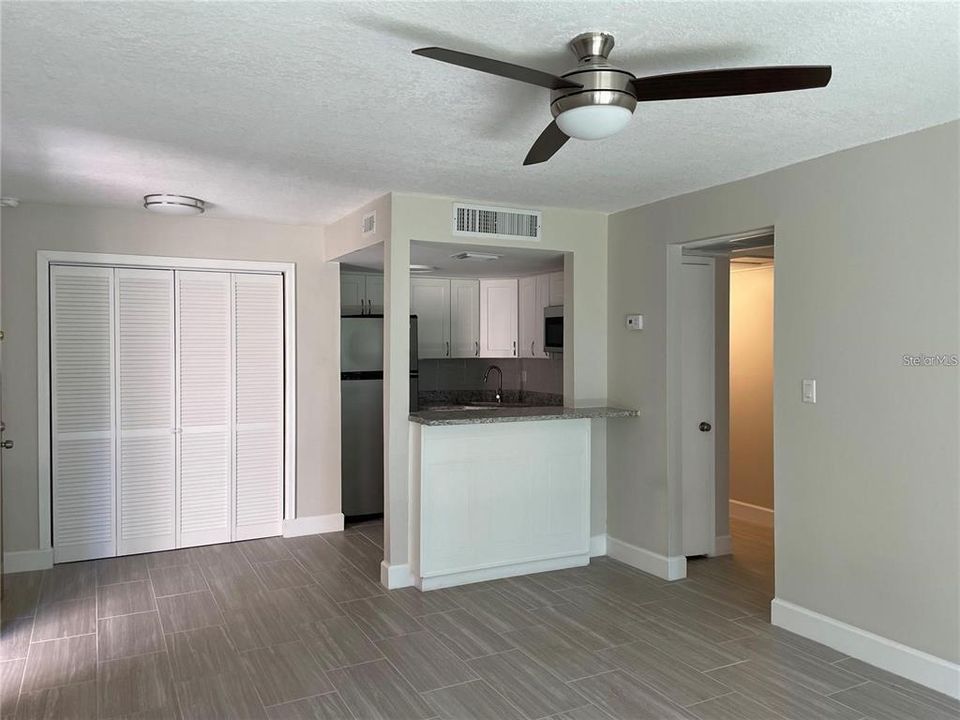 For Rent: $1,350 (1 beds, 1 baths, 607 Square Feet)