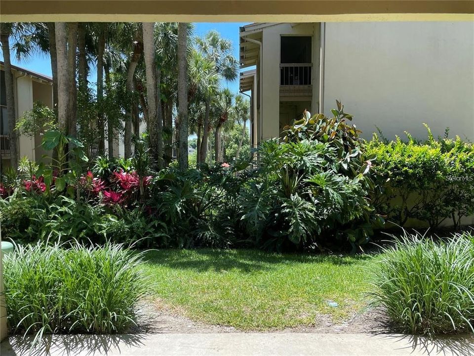 For Rent: $1,350 (1 beds, 1 baths, 607 Square Feet)