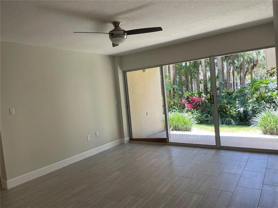 For Rent: $1,350 (1 beds, 1 baths, 607 Square Feet)