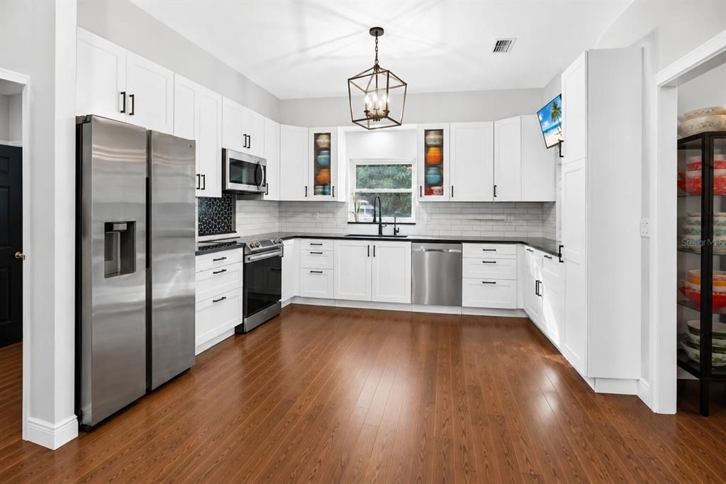For Sale: $899,900 (4 beds, 2 baths, 2131 Square Feet)