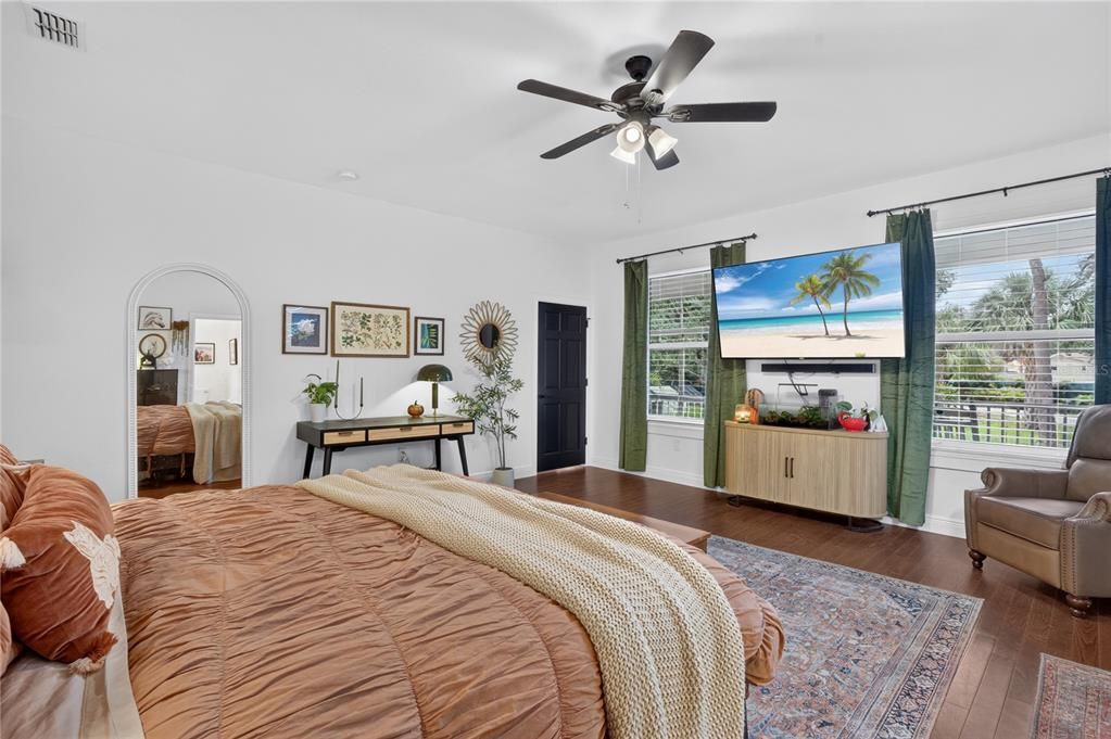 For Sale: $899,900 (4 beds, 2 baths, 2131 Square Feet)